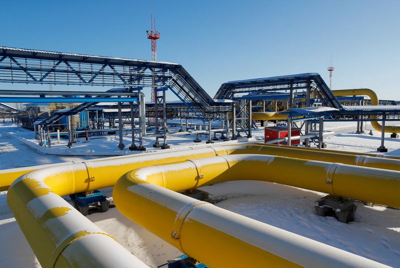 &copy; Reuters. FILE PHOTO: Gas pipelines are pictured at the Atamanskaya compressor station, facility of Gazprom's Power Of Siberia project outside the far eastern town of Svobodny, in Amur region, Russia November 29, 2019. REUTERS/Maxim Shemetov