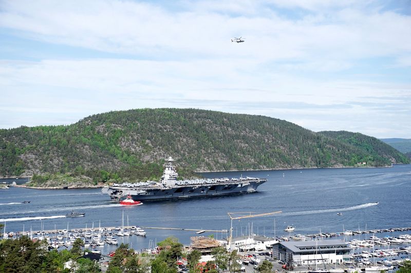 &copy; Reuters. El portaaviones estadounidense USS Gerald R. Ford de camino hacia el fiordo de Oslo, en Drobak, Moss, Noruega, 24 de mayo de 2023. Stian Lysberg Solum/NTB/vía REUTERS