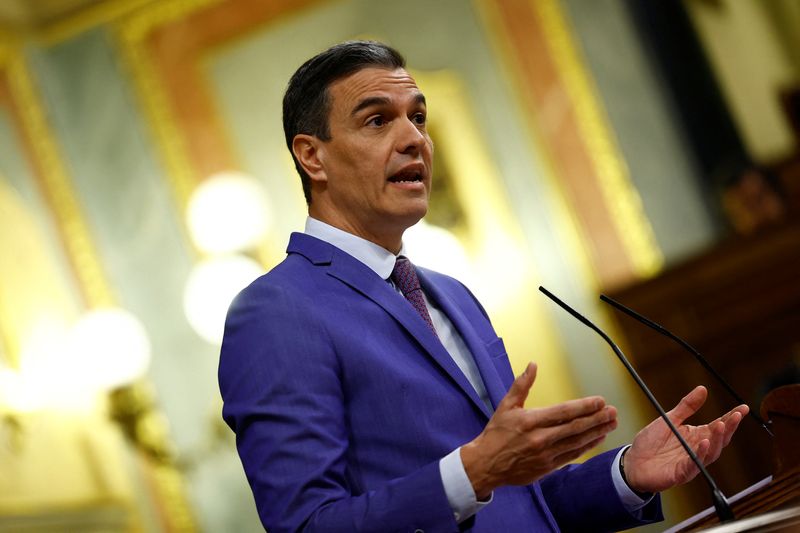 &copy; Reuters. FOTO DE ARCHIVO. El presidente del Gobierno español, Pedro Sánchez, pronuncia un discurso en el Congreso de los Diputados en Madrid, España. 21 de marzo de 2023. REUTERS/Susana Vera