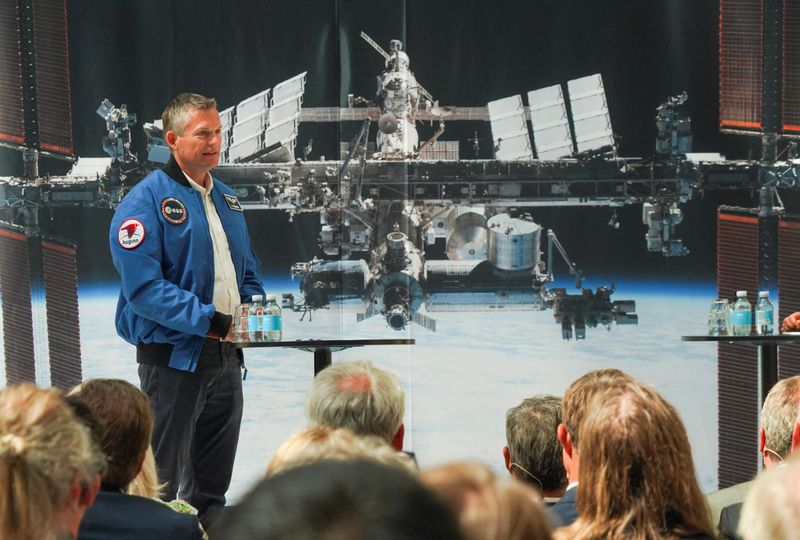 © Reuters. Danish astronaut Andreas Mogensen speaks at a kick-off event for the Huginn space mission in Copenhagen, Denmark, May 22, 2023. REUTERS/Tom Little