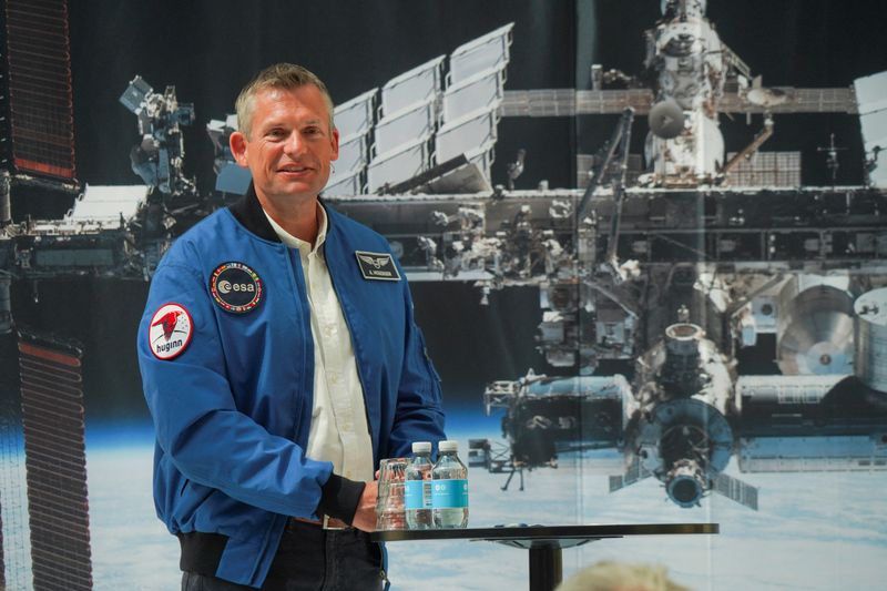 &copy; Reuters. FOTO DE ARCHIVO. El astronauta danés Andreas Mogensen habla en un acto inaugural de la misión espacial Huginn en Copenhague, Dinamarca. 22 de mayo de 2023. REUTERS/Tom Little