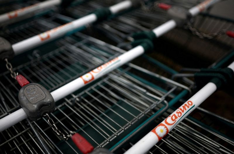 &copy; Reuters. FILE PHOTO: A logo of French retailerÊCasinoÊis pictured on a shopping trolley outside aÊCasinoÊsupermarket in Nantes, France, May 10, 2023. REUTERS/Stephane Mahe/File Photo