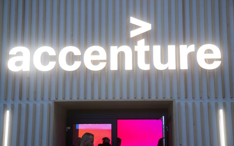 &copy; Reuters. The logo of Irish services and consulting company Accenture is seen at an temporary office during the World Economic Forum 2022 (WEF) in the Alpine resort of Davos, Switzerland May 25, 2022. REUTERS/Arnd Wiegmann