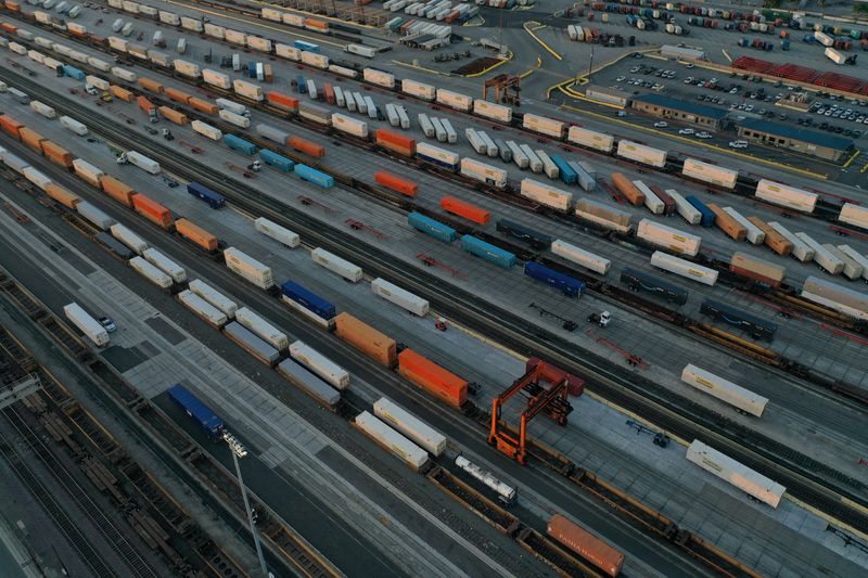 &copy; Reuters. FILE PHOTO: An aerial view of shipping containers and freight railway trains at the Union Pacific Los Angeles (UPLA) Intermodal Facility rail yard in Commerce, California, U.S., September 15, 2022. REUTERS/Bing Guan