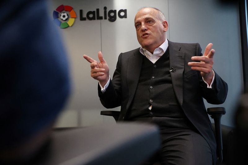 &copy; Reuters. خافيير تيباس رئيس رابطة دوري الدرجة الأولى الإسباني لكرة القدم في مقابلة مع رويترز يوم الأربعاء. تصوير: جويرمو مارتينيز - رويترز 