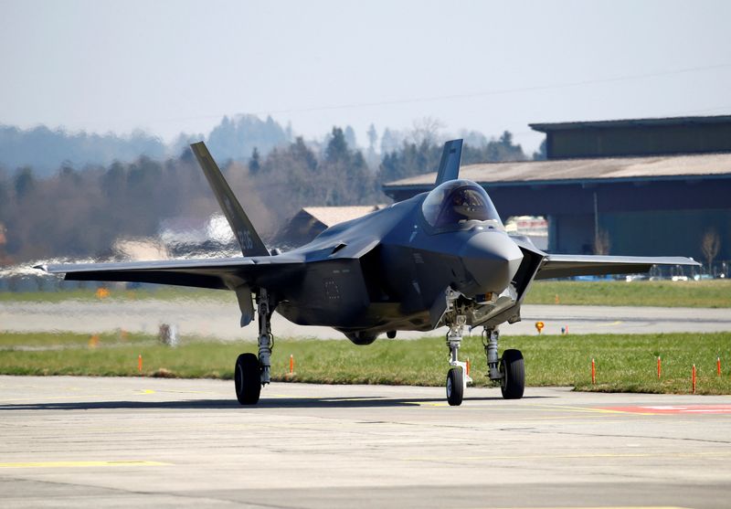 &copy; Reuters. FILE PHOTO: A F-35A fighter aircraft rolls on a tarmac during a presentation at the Swiss Air Force base in Emmen, Switzerland March 23, 2022.  REUTERS/Arnd Wiegmann/File Photo