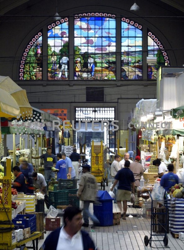 &copy; Reuters. Mercado Municipal de São Paulo
23/01/2004. REUTERS/Paulo Whitaker  PW/GAC