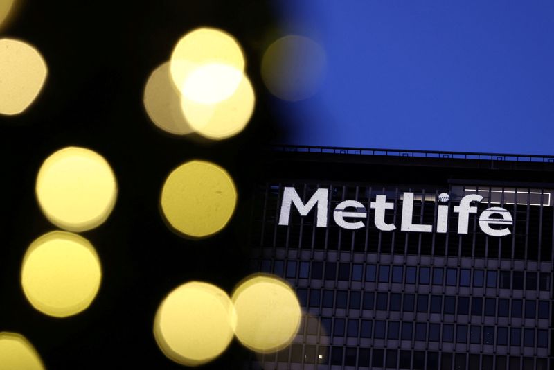 &copy; Reuters. FILE PHOTO: Signage is seen on the MetLife Inc building in Manhattan, New York, U.S., December 7, 2021. REUTERS/Andrew Kelly