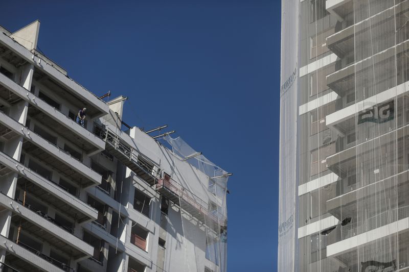 &copy; Reuters. Obra de edifício residencial no Rio de Janeiro
27/11/2020
REUTERS/Pilar Olivares