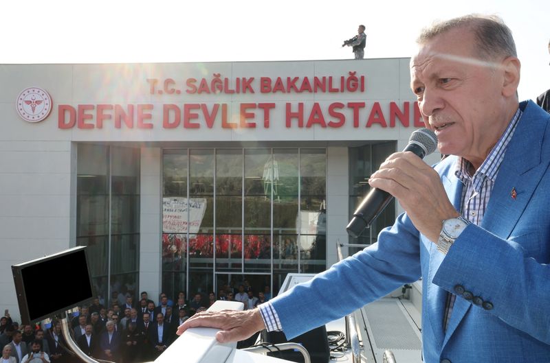 &copy; Reuters. الرئيس التركي رجب طيب أردوغان يتحدث أمام أنصاره في هاتاي يوم 21 مايو أيار 2023. صورة لرويترز محظور إعادة بيعها أو وضعها في أرشيف.