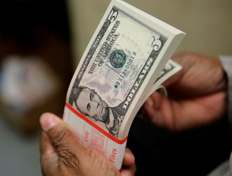 &copy; Reuters. FILE PHOTO: A packet of U.S. five-dollar bills is inspected at the Bureau of Engraving and Printing in Washington March 26, 2015. REUTERS/Gary Cameron