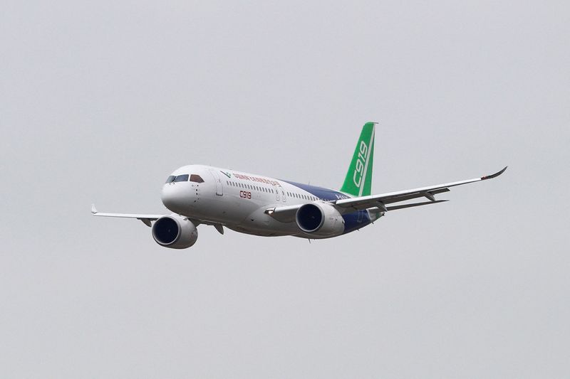 &copy; Reuters. FILE PHOTO: Chinese passenger jet C919 performs at the China International Aviation and Aerospace Exhibition, or Airshow China, in Zhuhai, Guangdong province, China November 8, 2022. China Daily via REUTERS 