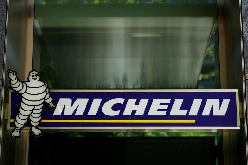 &copy; Reuters. Il logo del produttore francese di pneumatici Michelin in un edificio dell'azienda a Boulogne-Billancourt, vicino a Parigi, Francia, 6 agosto 2022. REUTERS/Sarah Meyssonnier