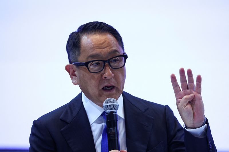 &copy; Reuters. Toyota Motor Corporation President Akio Toyoda speaks during a press conference over rigging safety tests by its affiliate Daihatsu that affected 88,000 vehicles, in Bangkok, Thailand, May 8, 2023. REUTERS/Athit Perawongmetha/File Photo