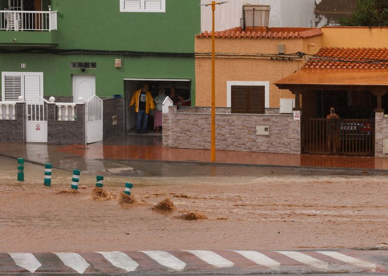 © Reuters. Estrada inundada pela chuva em Pozo Izquierdo, Espanha
25/09/2022
REUTERS/Borja Suarez