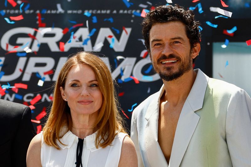 &copy; Reuters. Orlando Bloom e Geri Halliwell-Horner posam para foto no Festival de Cinema de Cannes
26/06/2023 REUTERS/Eric Gaillard