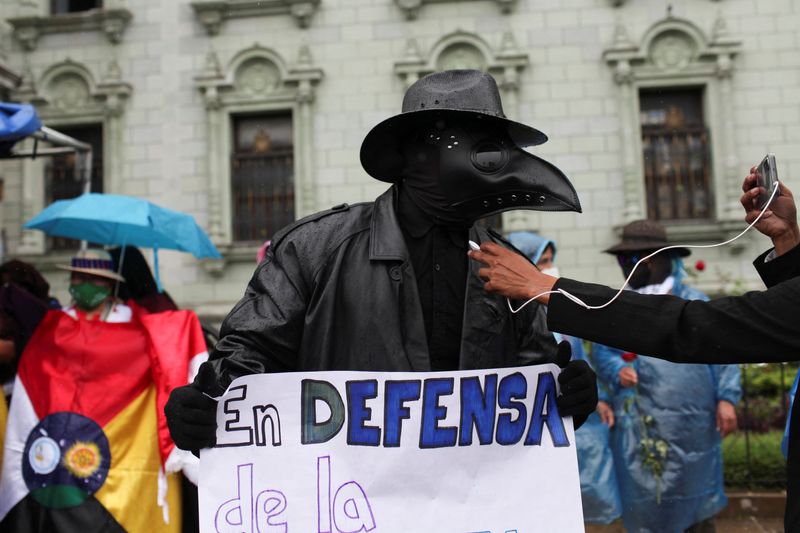 &copy; Reuters. Manifestantes protestam contra suposta corrupção em governo da Guatemala
11/8/2022 REUTERS/Sandra Sebastian