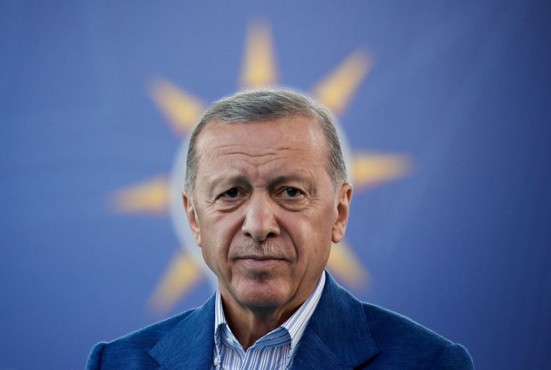 &copy; Reuters. الرئيس التركي رجب طيب أردوغان في تجمع حاشد في إسطنبول يوم 26 مايو أيار 2023 قبيل جولة الإعادة للانتخابات الرئاسية يوم الأحد. تصوير: مراد سيزار - 