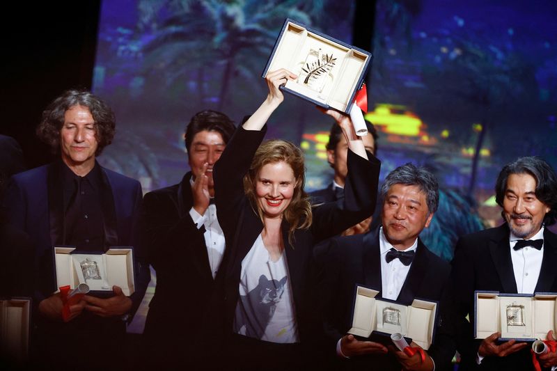 &copy; Reuters.   第７６回カンヌ国際映画祭は２７日、フランスのジュスティーヌ・トリエ氏が監督を務めた「アナトミー・オブ・ア・フォール」が最高賞のパルムドールを受賞した。写真は２７日カンヌ