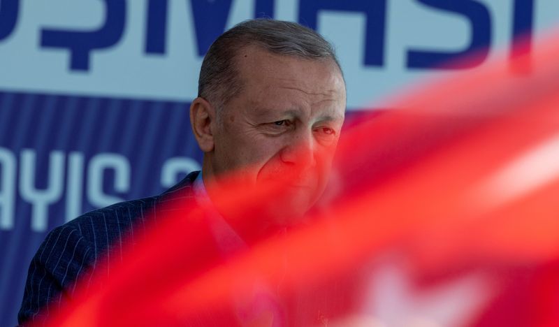 &copy; Reuters. Turkish President Tayyip Erdogan attends a rally, ahead of the May 28 presidential runoff vote, in Istanbul, Turkey May 27, 2023. REUTERS/Umit Bektas