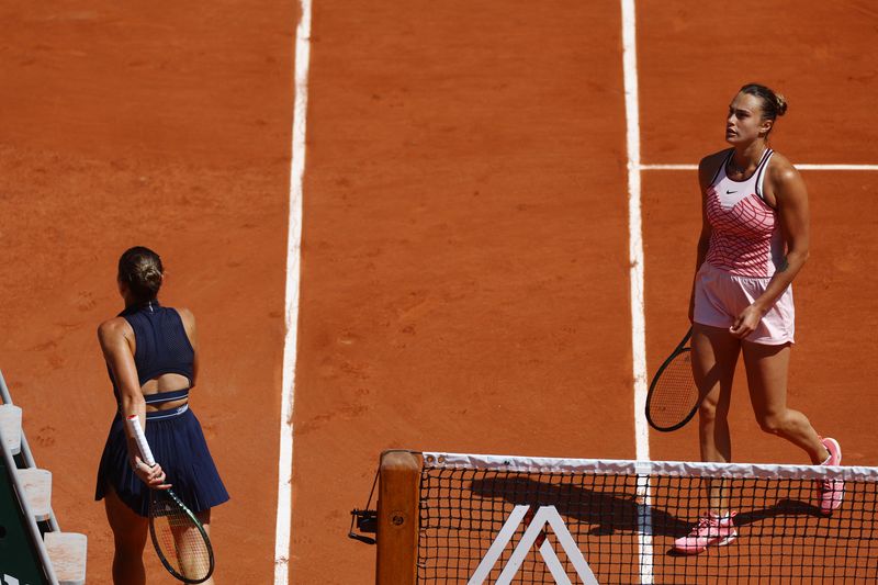 Tennis-Kostyuk did not deserve jeers for refusing handshake, says Sabalenka