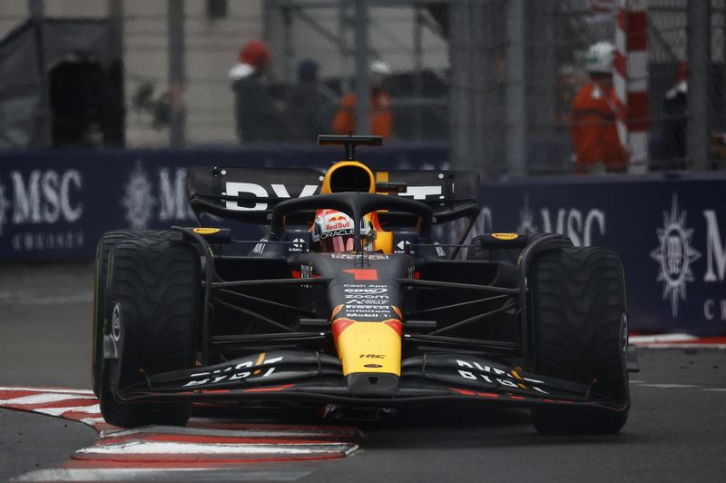 &copy; Reuters. الهولندي ماكس فرستابن سائق رد بول خلال سباق جائزة موناكو الكبرى ضمن بطولة العالم لسباقات فورمولا 1 للسيارات في مونت كارلو يوم الأحد. تصوير: س