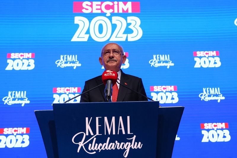 &copy; Reuters. المرشح الرئاسي التركي كمال كليتشدار أوغلو يتحدث عقب ظهور النتائج الأولية لإعادة لانتخابات الرئاسية في أنقرة يوم الأحد. تصوير: إيف هيرمان - ر