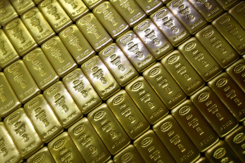 &copy; Reuters. سبائك من الذهب النقي بنسبة 99.99 في المائة في روسيا يوم 31 يناير كانون الثاني 2023. تصوير: ألكسندر مانزيوك - رويترز