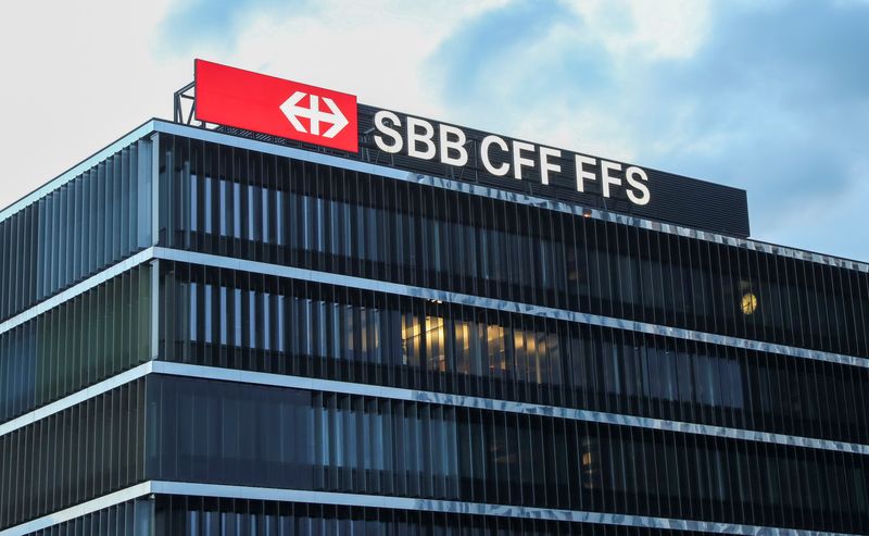 &copy; Reuters. Le logo de l'opérateur ferroviaire suisse CFF sur le siège de l'entreprise à Berne, en Suisse. /Photo d'archives/REUTERS/Arnd Wiegmann