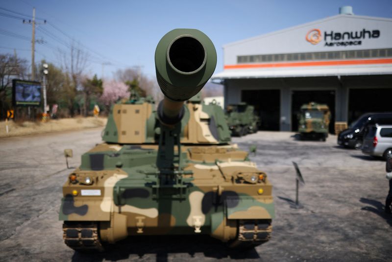 © Reuters. A K-9 self propelled howitzer is seen at Hanwha Aerospace factory in Changwon, South Korea, March 16, 2023.   REUTERS/Kim Hong-Ji