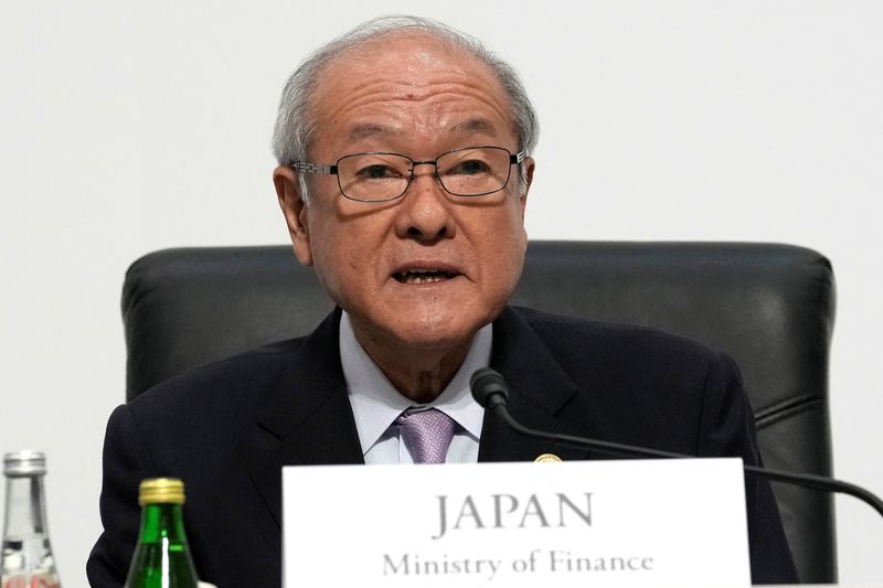 سوزوکی وزیر دارایی ژاپن: باید اعتبار ین را در هدایت سیاست مالی حفظ کند