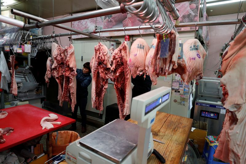 &copy; Reuters. A vendor cuts pork meat at her shop at the Jungang Market in Gangneung, South Korea February 19, 2018. Picture taken February 19, 2018. REUTERS/Jorge Silva/File Photo