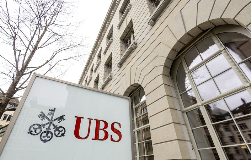 &copy; Reuters. FILE PHOTO: A logo of Swiss bank UBS is seen in Zurich, Switzerland March 29, 2023. REUTERS/Denis Balibouse