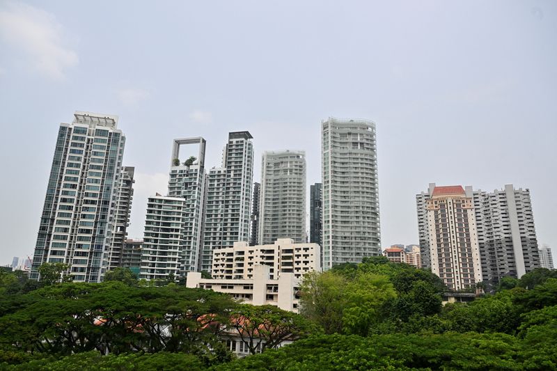 &copy; Reuters. FILE PHOTO: A view of private residential properties near Orchard Road in Singapore April 13, 2023. REUTERS/Caroline Chia