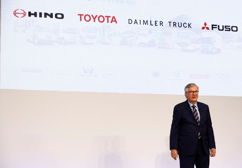 &copy; Reuters. Daimler Truck Chief Executive Martin Daum speaks during a joint news conference in Tokyo, Japan, May 30, 2023. REUTERS/Kim Kyung-Hoon