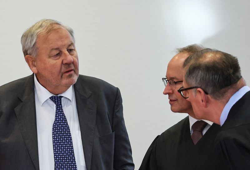 &copy; Reuters. Hanno Berger, a German lawyer and tax specialist accused of tax fraud, speaks with his lawyer before his verdict in a regional court, in Bonn, Germany December 13, 2022.  REUTERS/Wolfgang Rattay/File Photo