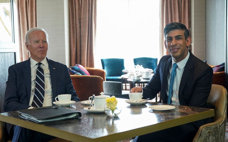 &copy; Reuters. FILE PHOTO: U.S. President Joe Biden meets British Prime Minister Rishi Sunak at the Grand Central Hotel, Belfast, Northern Ireland April 12, 2023. REUTERS/Kevin Lamarque