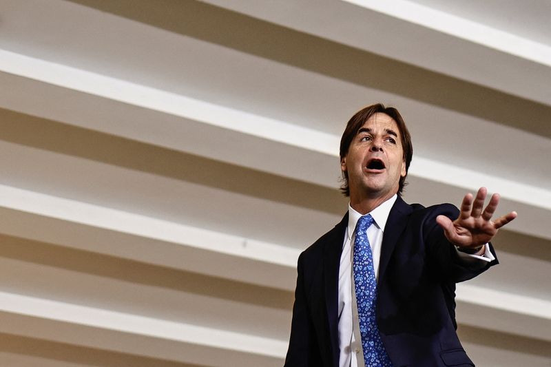 &copy; Reuters. Presidente do Uruguai, Luis Lacalle Pou, gesticula no Palácio do Itamaraty, em Brasília
30/05/2023
REUTERS/Ueslei Marcelino