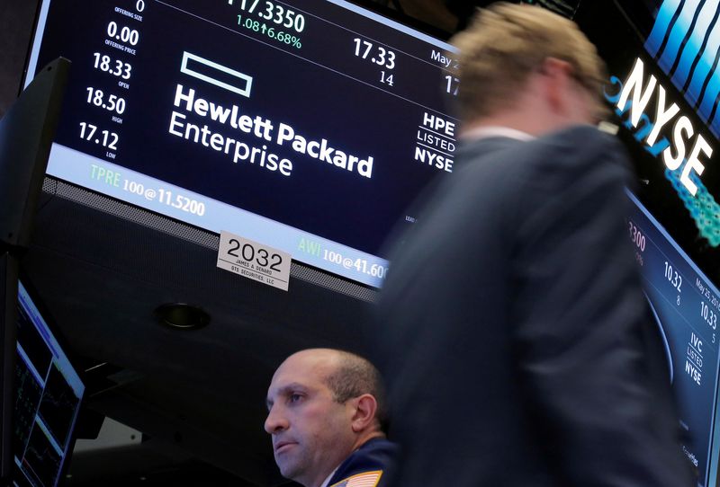 &copy; Reuters. FILE PHOTO: A trader passes by the post where Hewlett Packard Enterprise Co., is traded on the floor of the New York Stock Exchange (NYSE) in New York City, U.S., May 25, 2016. REUTERS/Brendan McDermid