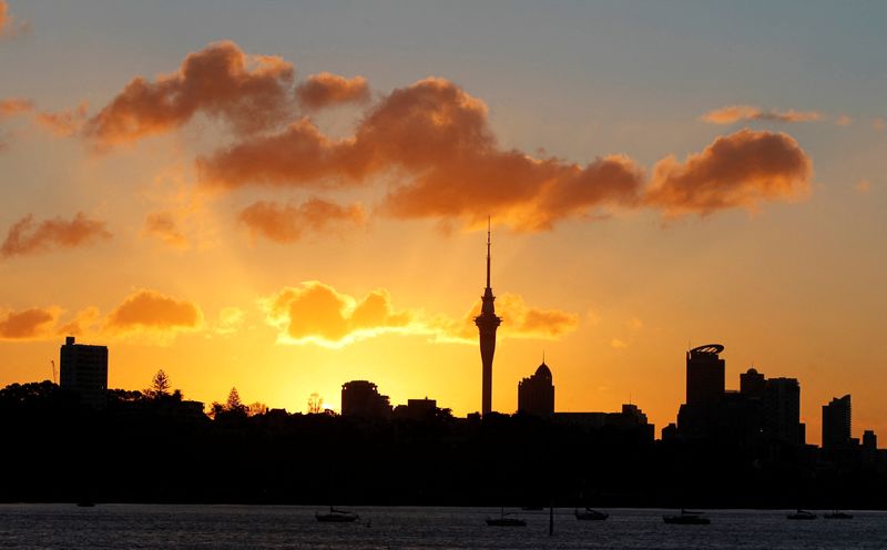 &copy; Reuters. FILE PHOTO: The sun sets over Auckland city September 20, 2011.  REUTERS/Bogdan Cristel/File Photo