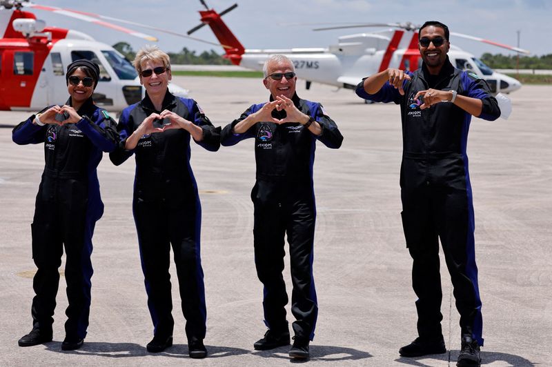 &copy; Reuters. FILE PHOTO: Commander Peggy Whitson, pilot John Shoffner, and mission specialists Ali Alqarni and Rayyanah Barnawi representing Saudi Arabia pose before the planned Axiom Mission 2 (Ax-2) launch to the International Space Station at Kennedy Space Center, 