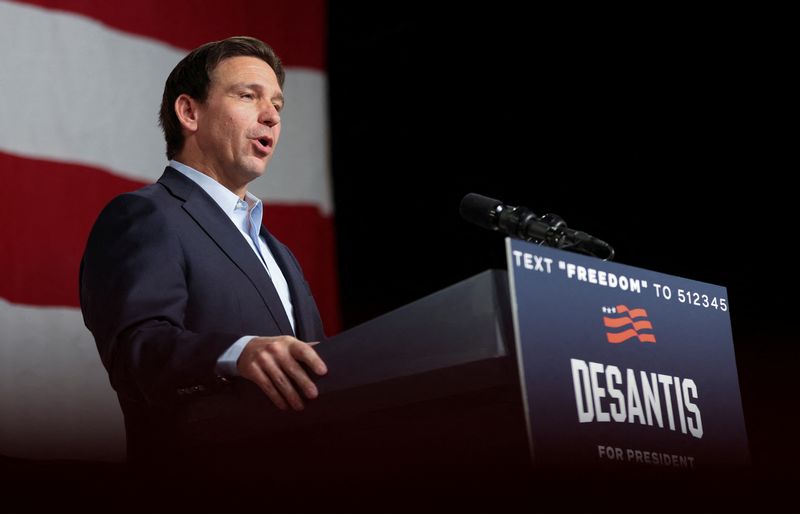 © Reuters. Florida Governor Ron Desantis kicks off his campaign for the 2024 Republican U.S. presidential nomination with his first official campaign event being an evening rally at the evangelical Eternity church in West Des Moines, Iowa, U.S. May 30, 2023.   REUTERS/Scott Morgan