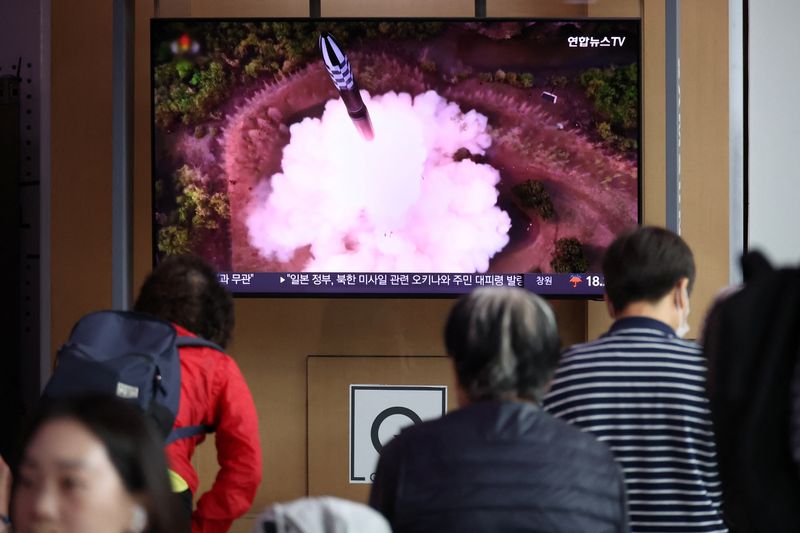 &copy; Reuters. People watch a TV broadcasting a news report on North Korea firing what it called a space satellite toward the south, in Seoul, South Korea, May 31, 2023. REUTERS/Kim Hong-Ji