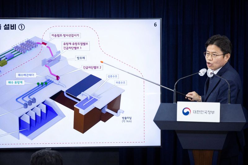 &copy; Reuters. 　５月３１日、東京電力福島第１原発の処理済み汚染水海洋放出計画を巡り、現地を訪れた韓国の専門家の視察団は、計画の検証には詳細な分析が必要との認識を示した。写真は原子力安全