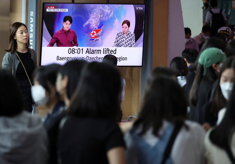 &copy; Reuters. People watch a TV broadcasting a news report on North Korea firing what it called a space satellite toward the south, in Seoul, South Korea, May 31, 2023. REUTERS/Kim Hong-Ji     