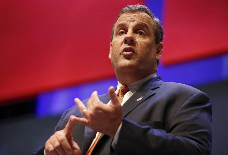 © Reuters. FILE PHOTO: U.S. Republican presidential candidate and New Jersey governor Chris Christie speaks during the Heritage Action for America presidential candidate forum in Greenville, South Carolina on September 18, 2015. REUTERS/Chris Keane