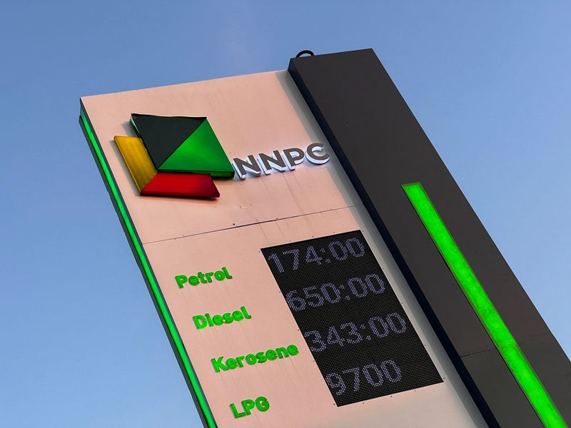 &copy; Reuters. Photo du logo de la société pétrolière publique nigériane NNPC. /Photo prise le 30 août 2022 à Abuja, Nigeria/REUTERS/Afolabi Sotunde