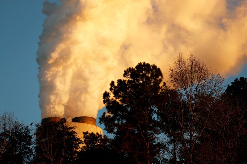 &copy; Reuters. FILE PHOTO: Steam rises from Duke Energy's Marshall Power Plant in Sherrills Ford, North Carolina, U.S. November 29, 2018.  Picture taken November 29, 2018. REUTERS/Chris Keane/File Photo