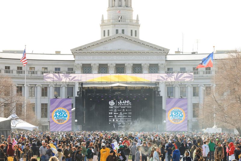 &copy; Reuters. Large crowds of people gather to smoke cannabis during the informal annual cannabis holiday, corresponding to the numerical figure widely recognized within the cannabis subculture as a symbol for all things related to marijuana, in Denver, Colorado, U.S.,