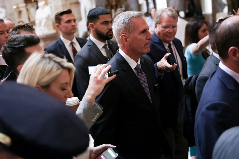 &copy; Reuters. U.S. House Speaker Kevin McCarthy (R-CA) returns to his office from the House floor at the U.S. Capitol ahead of an expected vote in the U.S. House of Representatives on a bill raising the federal government's $31.4 trillion debt ceiling, in Washington, U